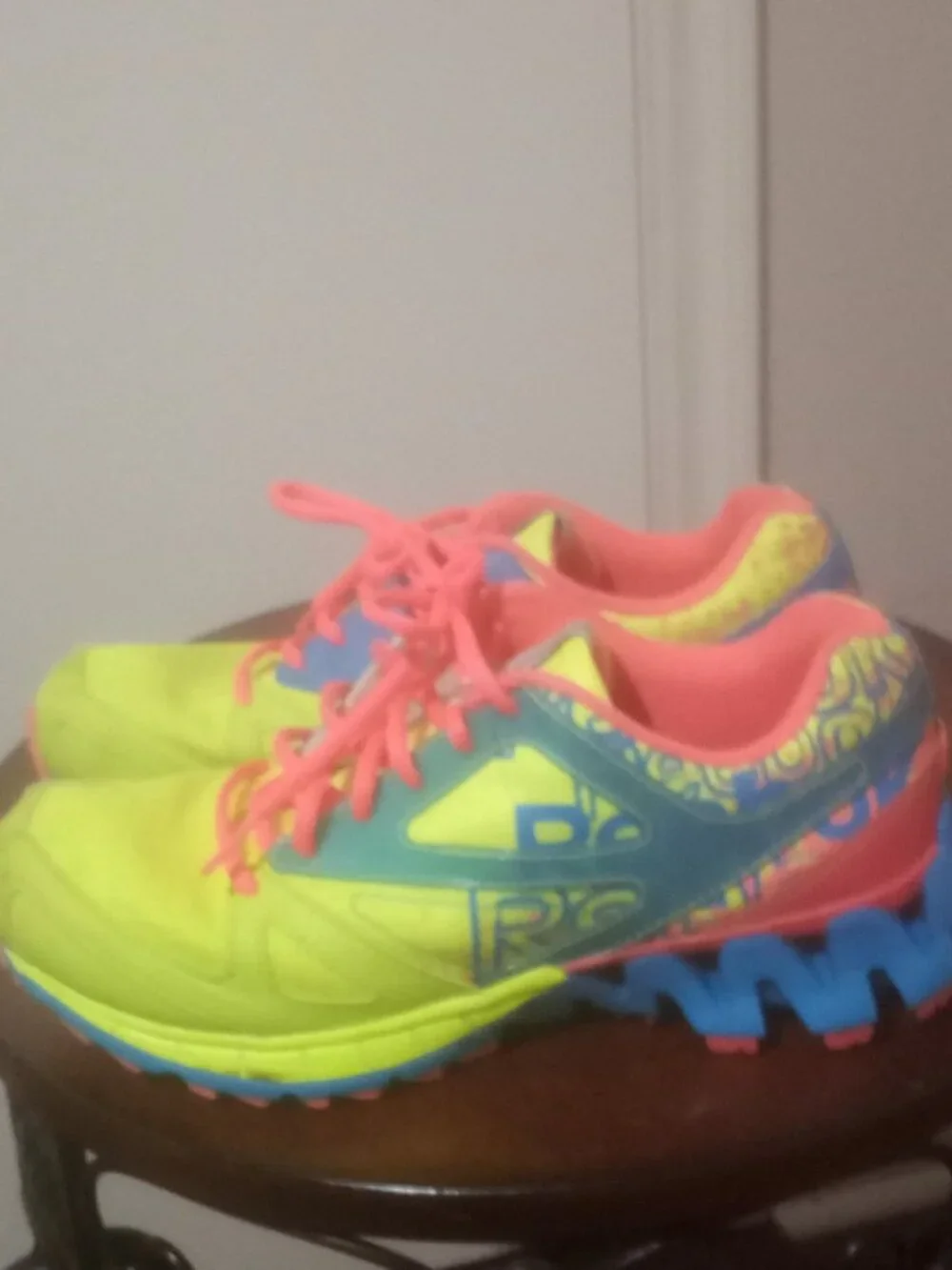 Reebok Zigtech V60564 Women's Running Shoes Size 8 Yellow Blue Pink - Picture 10 of 13